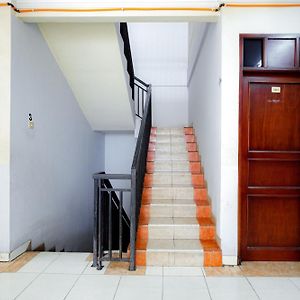 J&B Rooms Tomang Jakarta Mitra Reddoorz