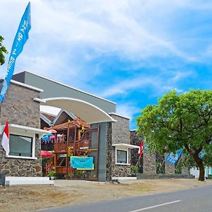 Super Oyo 91568 Trisna Srabah Resort Homestay & Resto